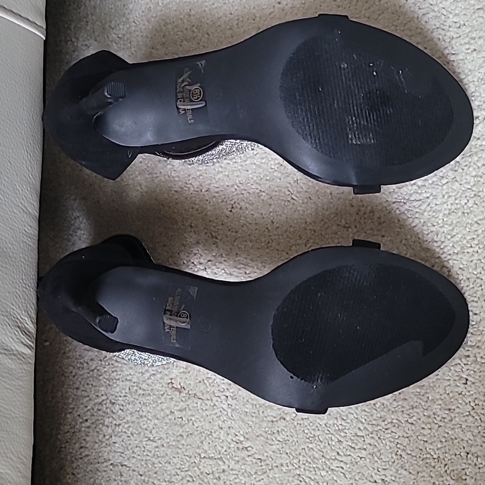 Shoes - Picture 4 of 4